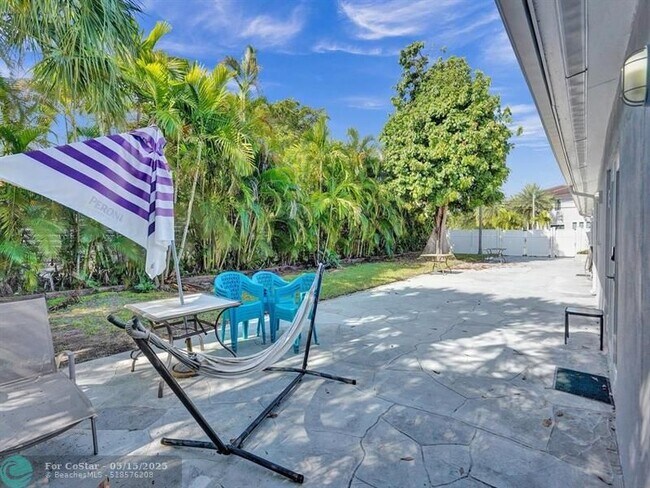 Building Photo - 4422 Sea Grape Dr