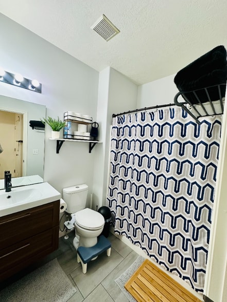 Building Photo - 6659 Interlochen Ln