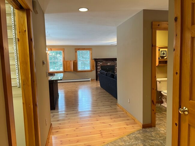 Building Photo - 2-12 Yvonne St