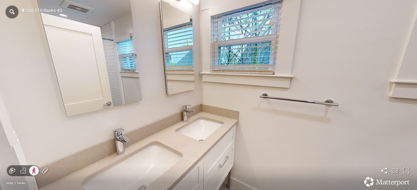 Building Photo - 208 Banks St