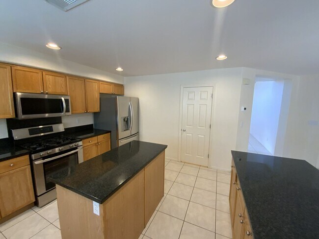 Building Photo - 4 bedrooms and 2.5 bathrooms 2-story home located in Henderson, NV!