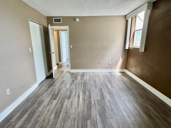 Building Photo - 1800 SW 81st Ave