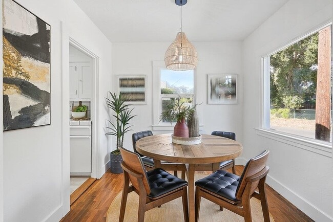 Building Photo - 1021 Leona Ct