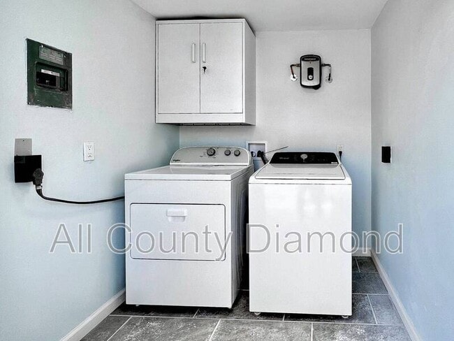 Building Photo - 7308 Sunset Ave