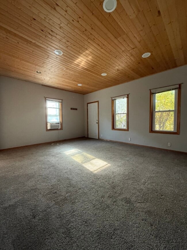 Building Photo - 320 9th Ave N