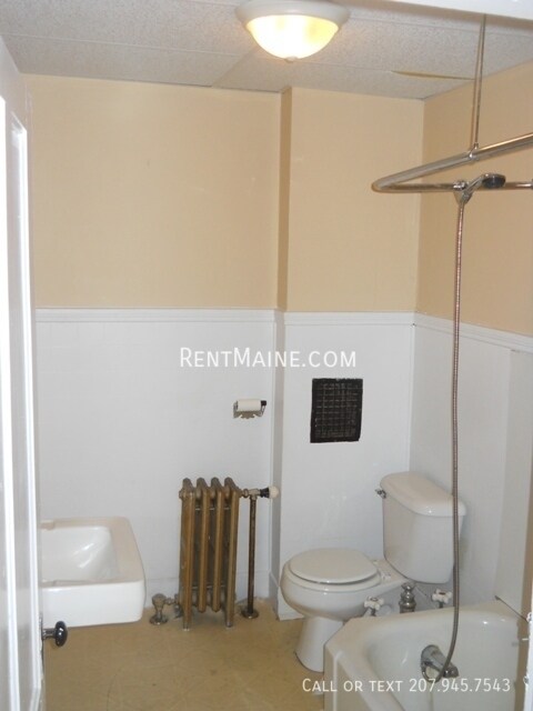 Building Photo - 591 Main St