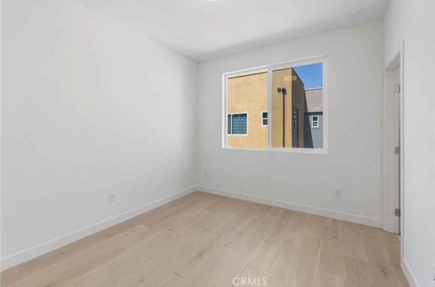 Building Photo - 22 E Sunset St