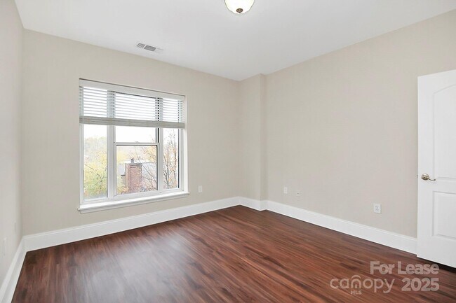 Building Photo - 400 N Church St