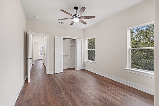 Building Photo - 5702 Barkridge Dr