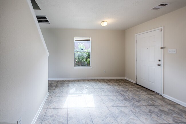 Building Photo - 8139 Sanders Glen Ln