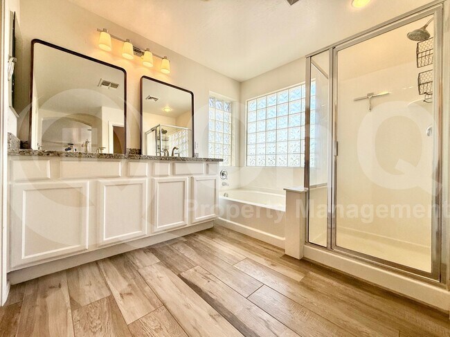 Building Photo - 3318 E Pinot Noir Ave