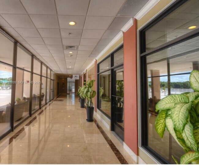 Building Photo - 400 Kings Point Dr