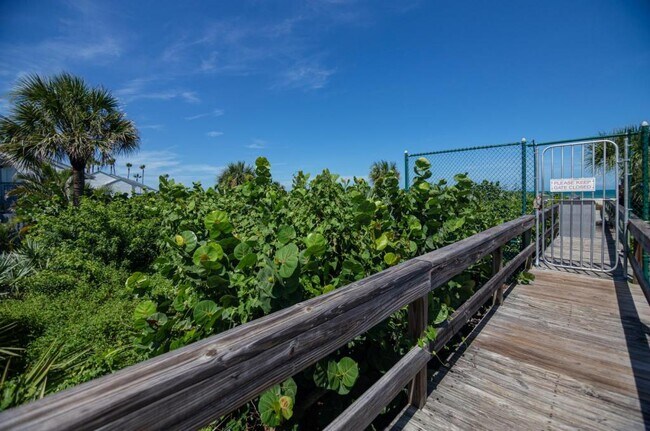 Building Photo - 1004 Ocean Park Ln