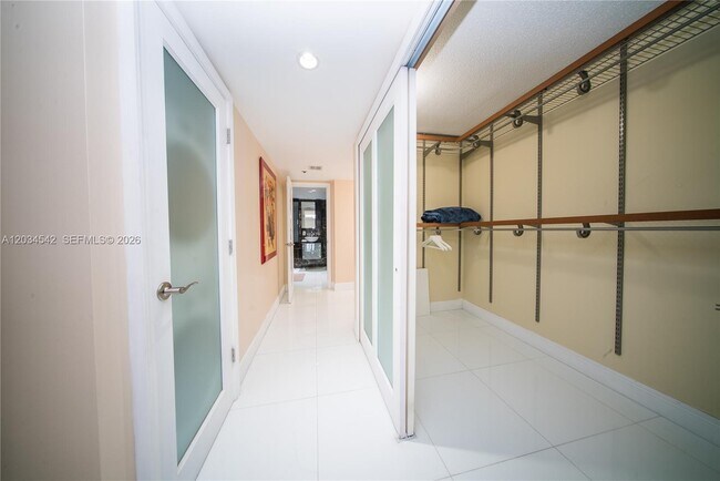 Building Photo - 1717 N Bayshore Dr