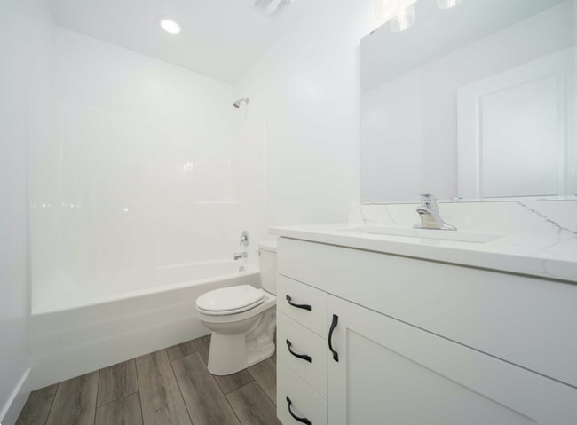 Building Photo - Spacious & Comfortable Home in Quiet Vernal Neighborhood