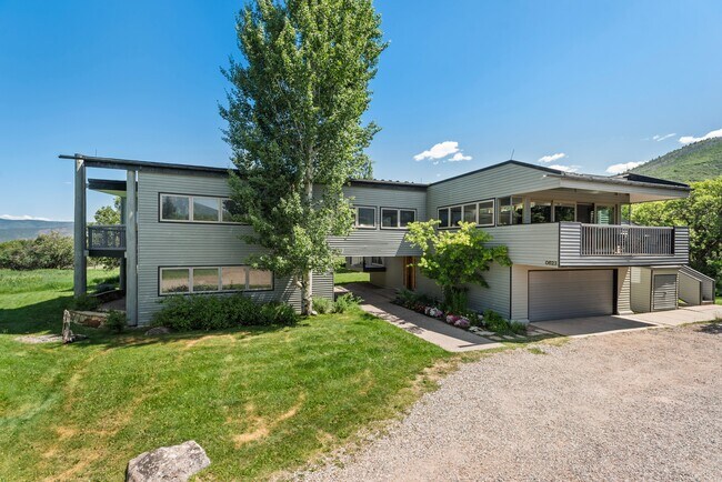 Building Photo - 623 Johnson Dr
