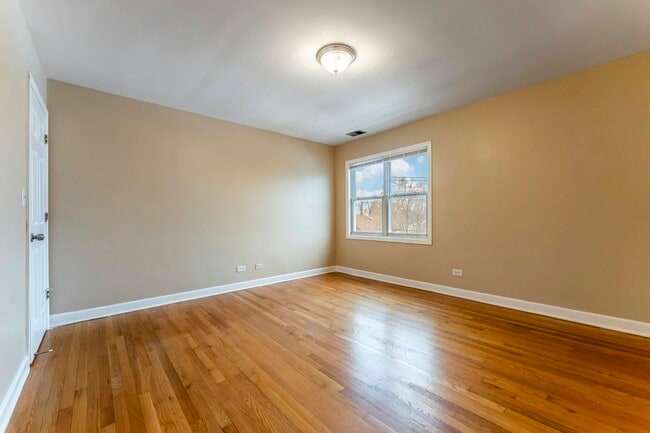 Building Photo - 6417 N Damen Ave