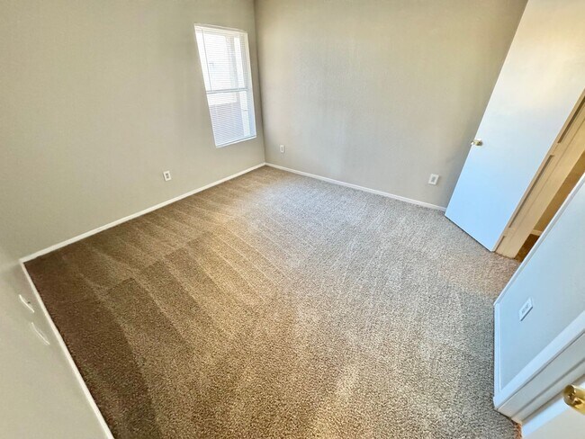 Building Photo - BRIGHT SILVERADO RANCH CONDO WITH BALCONY