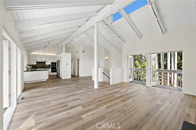 Building Photo - 665 Temple Hills Dr