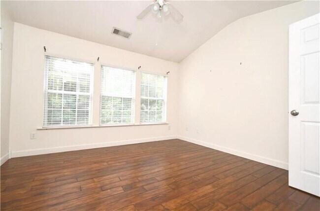 Building Photo - 233 Buckland Dr