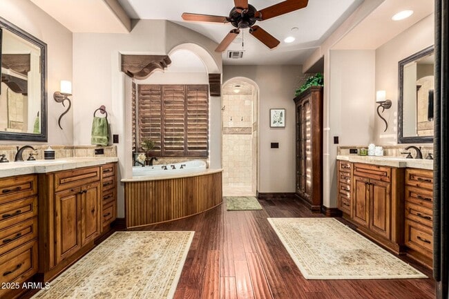 Building Photo - 1930 E Desert Willow Dr