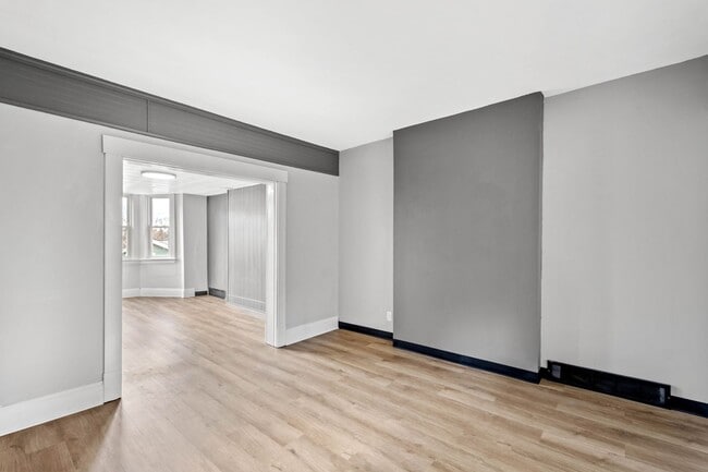 Building Photo - Updated 3 Bedroom home in Carrick availabl...