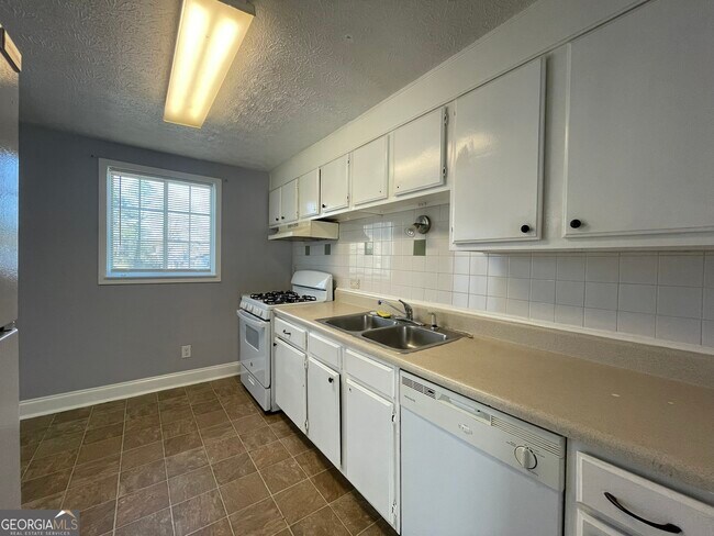 Building Photo - 1001 Traymore Dr