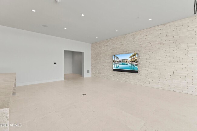 Building Photo - 6587 N Palmeraie Blvd