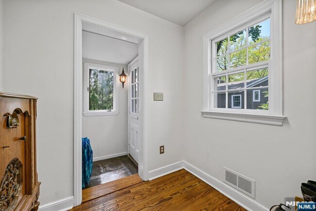 Building Photo - 328 W Ridgewood Ave