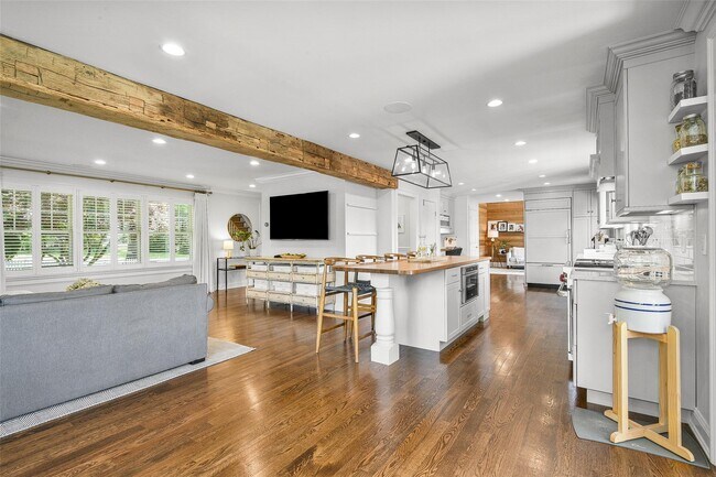 Building Photo - 685 Barrymore Ln