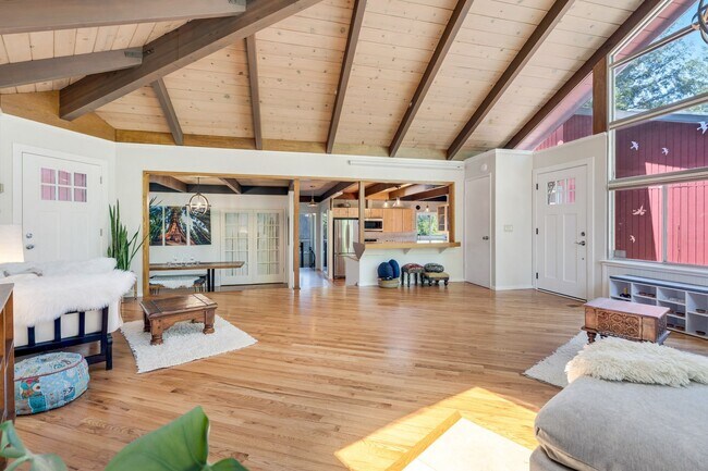 Building Photo - Boulder Creek Sanctuary!