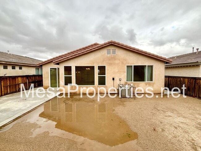 Building Photo - 12261 Luna Rd