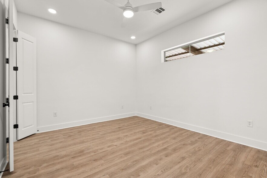 Building Photo - 4704 Sunset Trl