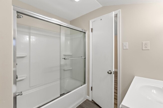 Building Photo - Single family Walking distance to UofD; Av...