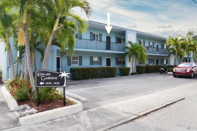 Building Photo - 1432 S Lakeside Dr