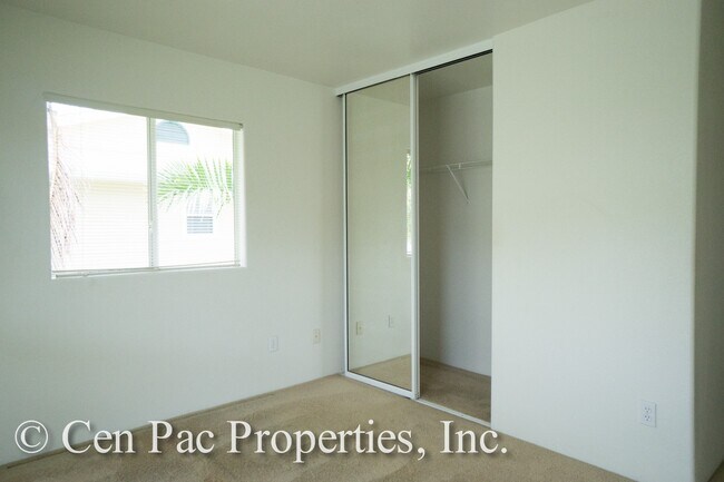 Building Photo - 2 Bed/2 Bath/ 2 Parking Stalls - Close to Waikele Shopping Center and Bus Line