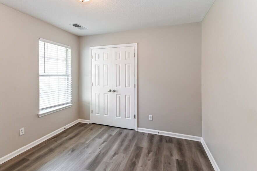 Building Photo - 3123 Conger Ct W