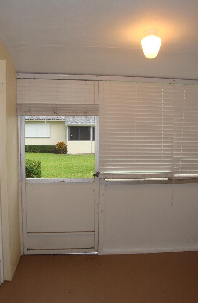 Building Photo - 2966 Ashley Dr E