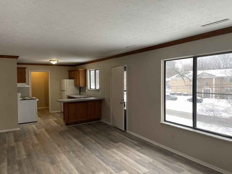 Building Photo - 1566 Mac Dr