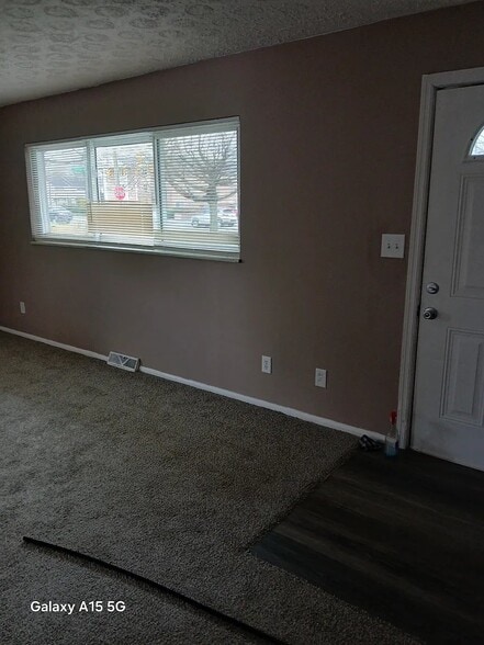 Building Photo - 4048 E Livingston Ave