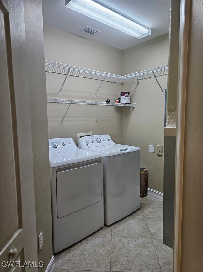 Building Photo - 7835 Regal Heron Cir