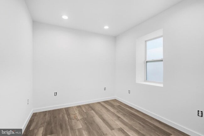 Building Photo - 810 Diamond St