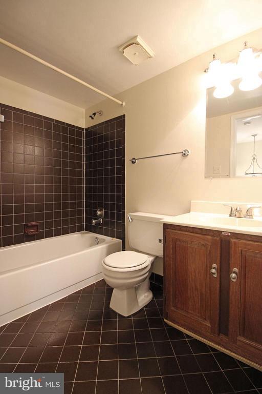 Building Photo - 5117 Bellemeade Ln