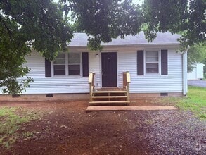Building Photo - Cozy Colonial Duplex