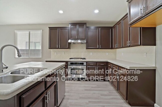 Building Photo - 1518 Sandmark Dr