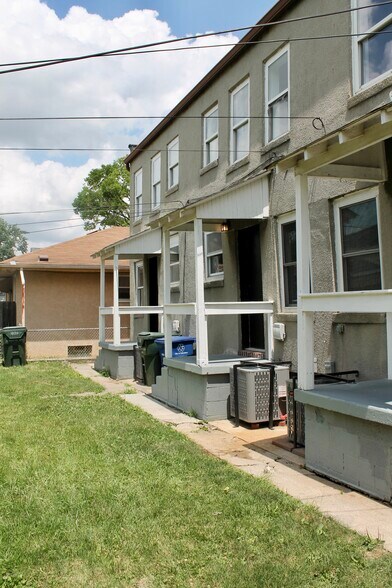 Building Photo - 1831 S Champion Ave