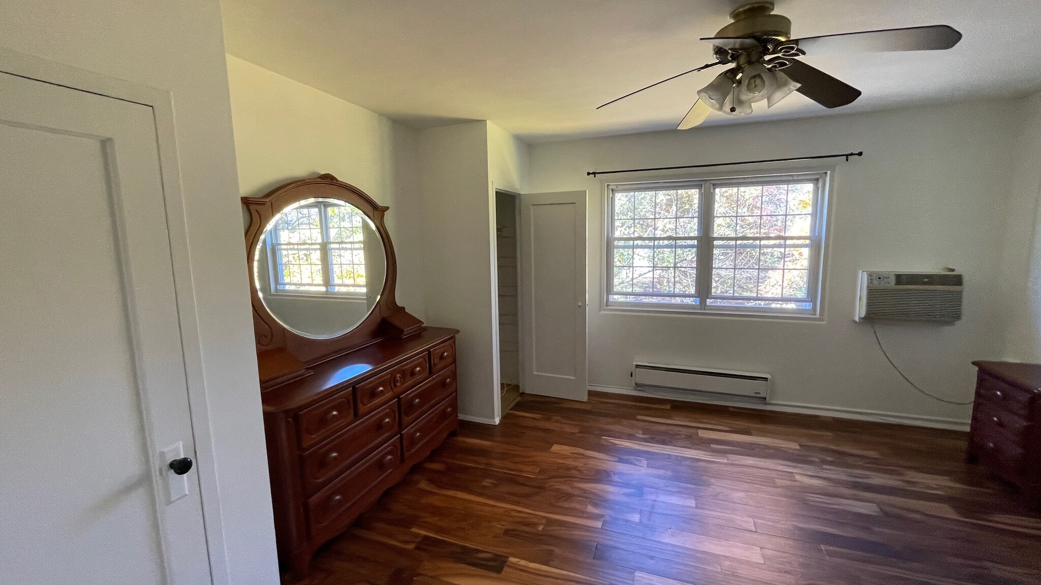 Building Photo - 3338 Valley Dr