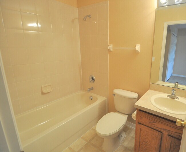 Building Photo - CASSELBERRY: Townhome in Devon Place