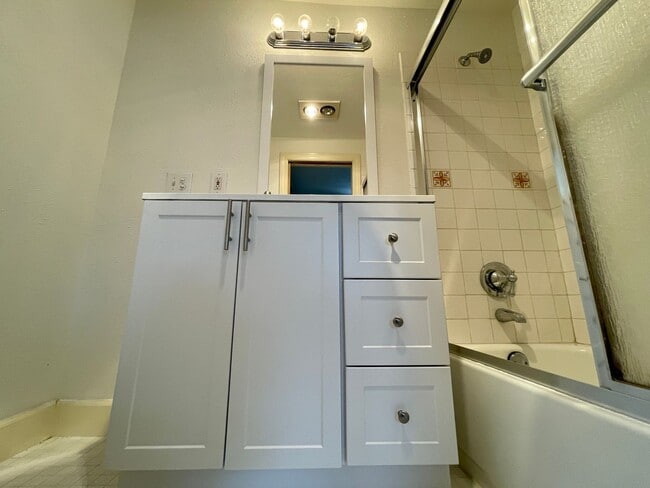 Building Photo - Charming 1BR Cottage | Private Cul-de-Sac & Wrap-Around Porch
