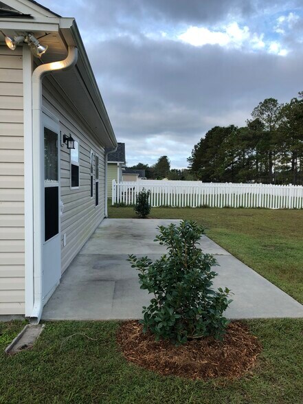 Building Photo - 133 Cottage Creek Cir